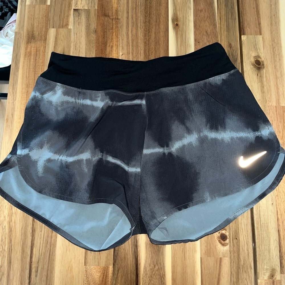 NIKE- ATHLETIC SHORTS - Picture 3 of 5